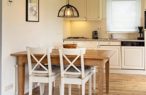 Eernewoude Cottage | Comfortable 4-person bungalow by the water
