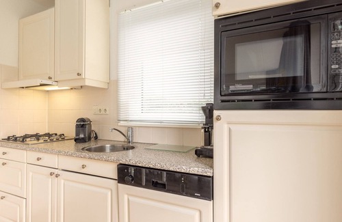 Eernewoude Cottage | Comfortable 4-person bungalow by the water
