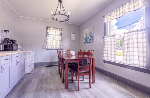 Downtown Niagara Falls House | Comfortable 6BR 2Bath in the heart of Niagara Falls