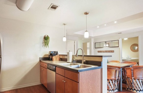 North Loop Apartment | Comfortable Accommodations for 8 in North Austin