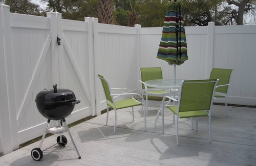 Myrtle Beach House | Comfortable and Clean Townhouse, One Block From beach