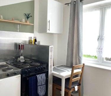 Chadwell Apartment | Comfortable and convenient 1-Bed Apart in Romford