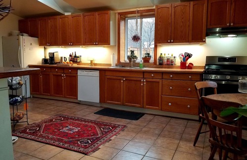 Port Burwell House | Comfortable and elegantly appointed home in this unique small port town.