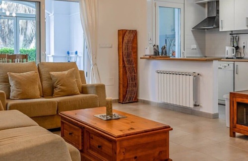 Roldan House | Comfortable and Spacious Townhouse - LA188LT