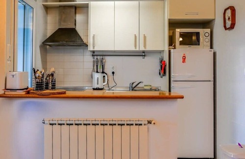 Roldan House | Comfortable and Spacious Townhouse - LA188LT