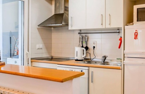 Roldan House | Comfortable and Spacious Townhouse - LA188LT