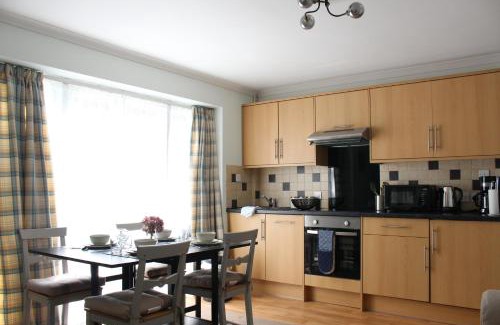 Canterbury Apartment | Comfortable and spacious apartment with parking