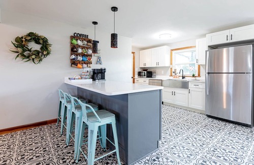 Paradise House | Comfortable and Stylish home near local attractions