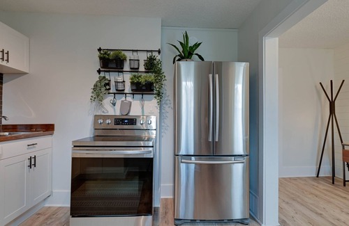 Saskatoon Downtown Apartment | Comfortable and Trendy 2-floor Boutique Suite in a Character Home