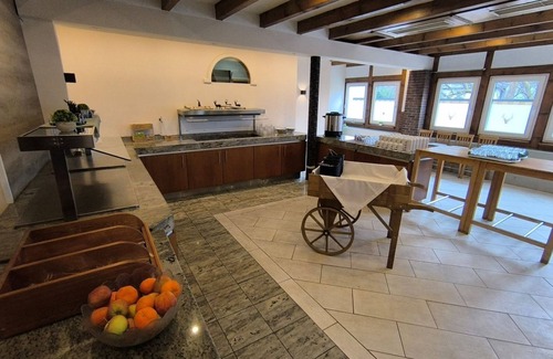 Zueschen House | Comfortable and versatile room -perfect for relaxation, work and exchange