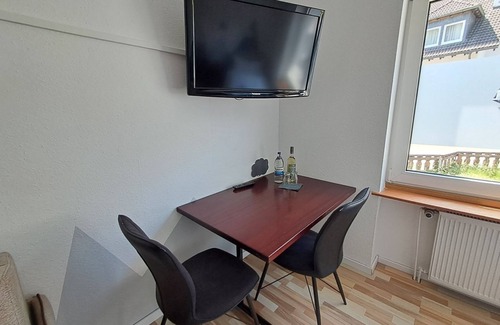 Zueschen House | Comfortable and versatile room -perfect for relaxation, work and exchange