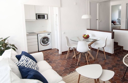 Torredembarra Apartment | Comfortable apartment with pool and garden.