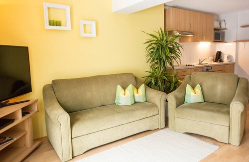 Schroecken Apartment | Comfortable apartment with terrace, sunbathing area, playground, free Wi-Fi, pets