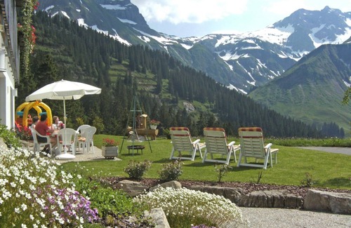 Schroecken Apartment | Comfortable apartment with terrace, sunbathing area, playground, free Wi-Fi, pets