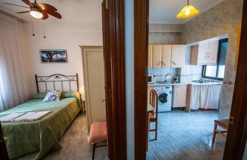 Plasencia Apartment | Comfortable Apartment in Plasencia, 75 m² with Balcony