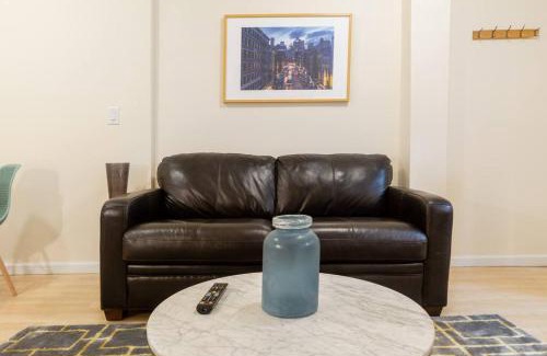 Chinatown Apartment | Comfortable Apartment with Workstation