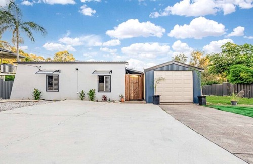 Mount Gravatt East House | Comfortable 2 Queen & 1 Double Bedroom, Mansfield