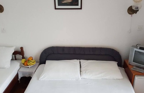 Budva Municipality House | Comfortable Budva Rooms with Easy Access to Sveti Stefan - Triple Room 5
