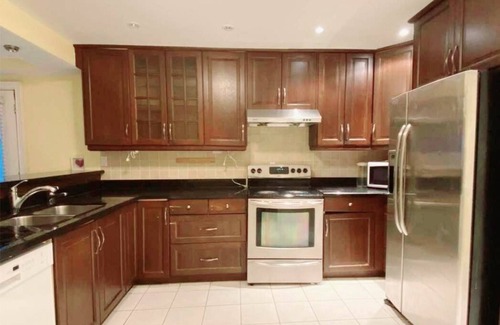 Willowdale Bed & Breakfast | Comfortable Bedroom in central Yonge and Sheppard and North York Centre