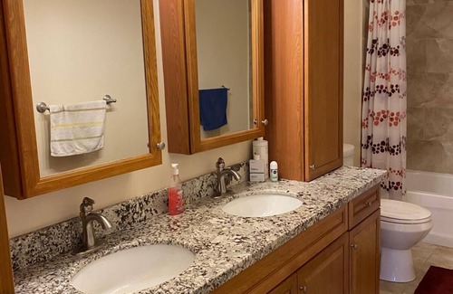 Etobicoke Apartment | Comfortable, bright and quiet apartment on the upper floor with private entrance