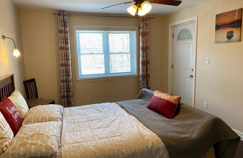 Etobicoke Apartment | Comfortable, bright and quiet apartment on the upper floor with private entrance