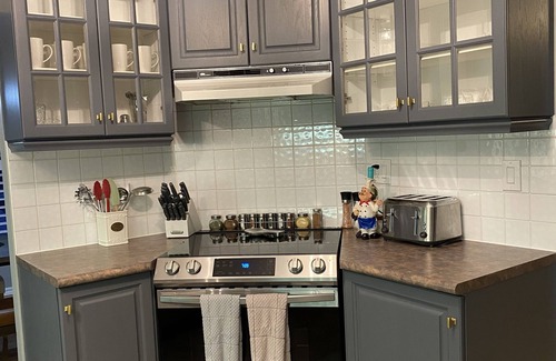 Rathwood House | Comfortable & Bright 4BD Stay Near Pearson Airport & Downtown Toronto