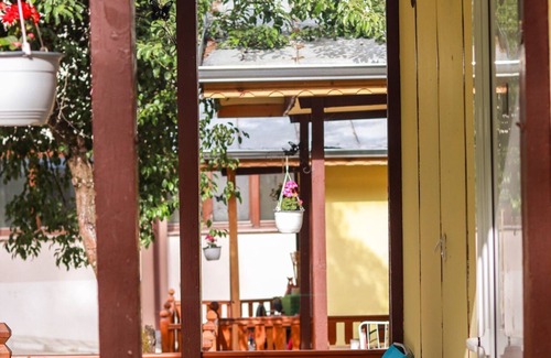 Kamena House | Comfortable Bungalow for two in the Heart of the Forest
