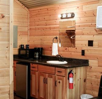Pipe Creek House | Comfortable Cabin Rental with Pool Access near San Antonio, Texas