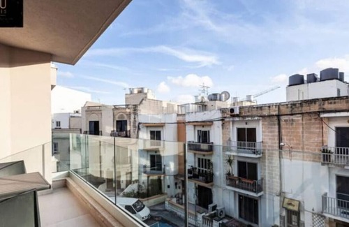 St. Andrew's Apartment | Comfortable central 2BR just off St Julians + WIFI