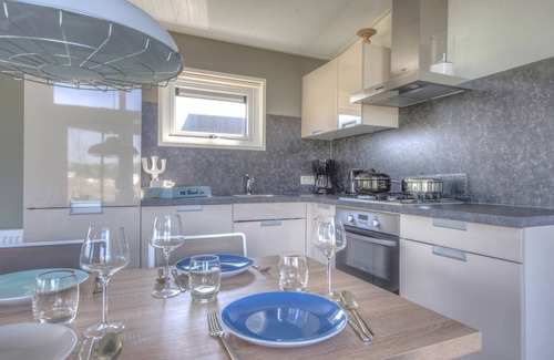 Municipality of Hellevoetsluis Ski Chalet | Comfortable chalet 4.5km from Rockanje