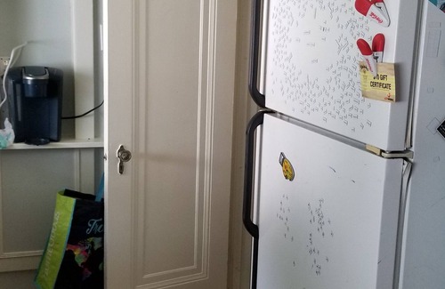 Ottawa Apartment | Comfortable, charming 2 bedroom upper duplex in Toledo, Ohio.