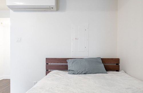 Cote-Des-Neiges—Notre-Dame-De-Grace House | Comfortable city apartment for 2 people