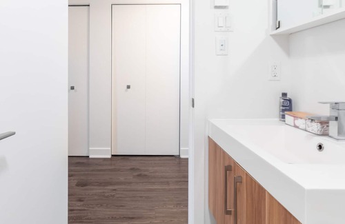 Cote-Des-Neiges—Notre-Dame-De-Grace House | Comfortable city apartment for 2 people