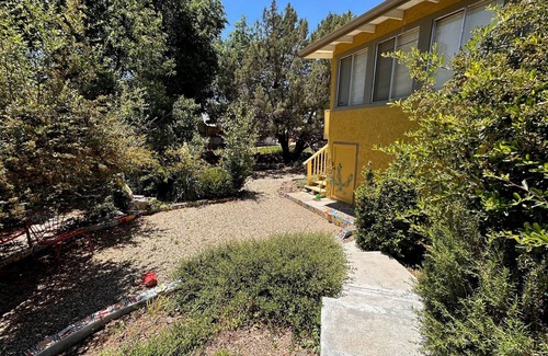 Prescott House | Comfortable, Colorful, and Affordable!