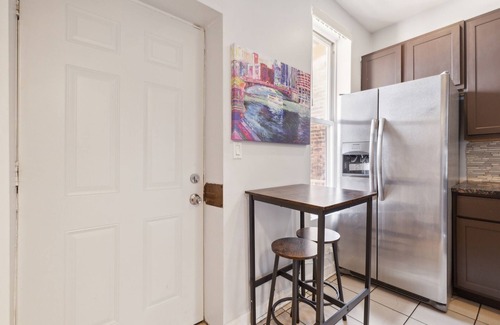 Grand Boulevard Condo | Comfortable Condo In The Heart Of Bronzeville 4 Bedroom Condo by RedAwning