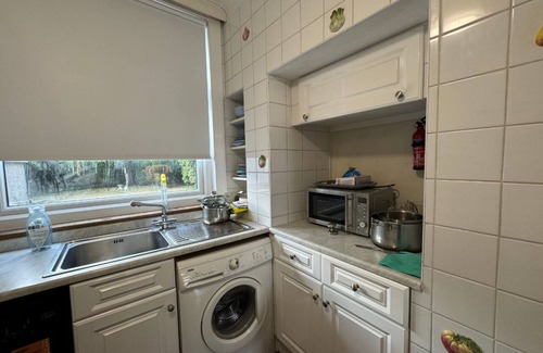 Havering Apartment | Comfortable Contractor Retreat: Perfect for Both Short & Long Stays