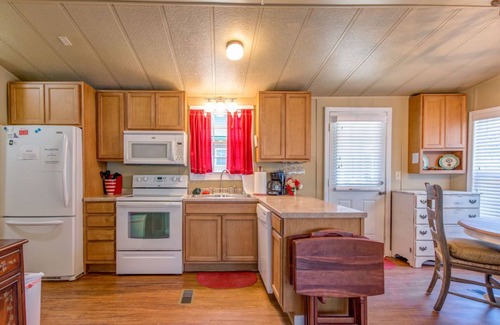 Highlands House | Comfortable, Convenient, Hot Tub and Freshly Renovated!