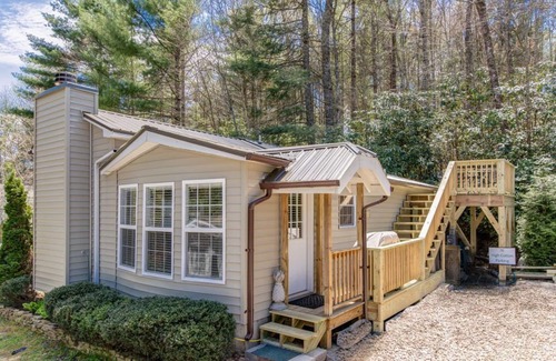 Highlands House | Comfortable, Convenient, Hot Tub and Freshly Renovated!