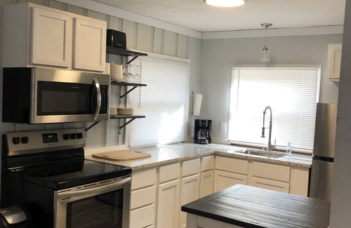 Sunset Hills Cottage | Comfortable Cottage Just Blocks From KU Campus