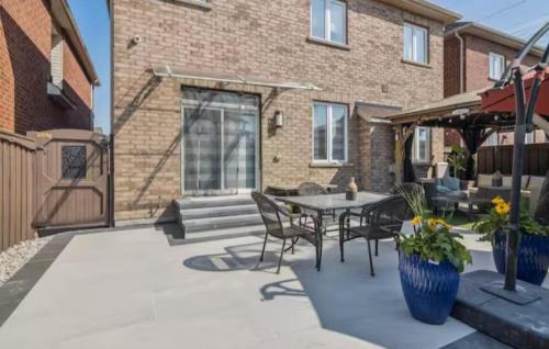 Brampton Apartment | Comfortable & Cozy 2BR Hideaway Basement Appartment