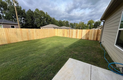 Beebe House | Comfortable & Cozy Private Bed New ConstructionnHouse w/Privacy Fence Backyard
