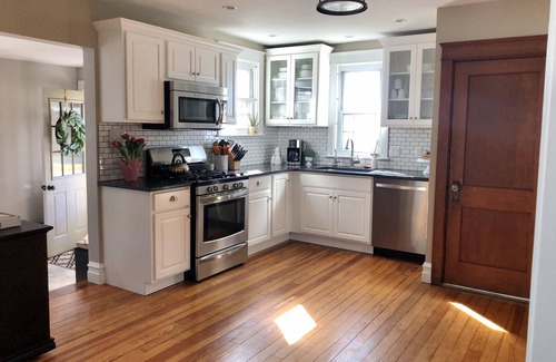 Witmer House | Comfortable Craftsman Getaway! 4 Bedrooms, close to Dutch Wonderland!