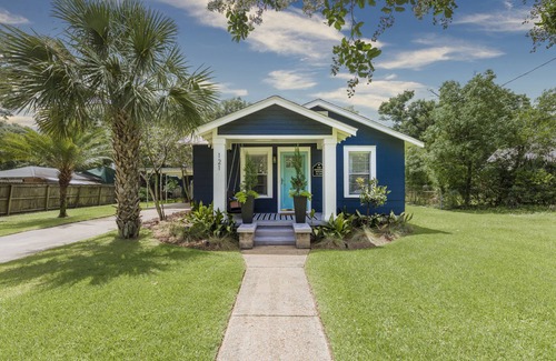 South Pensacola House | Comfortable Downtown Pensacola Stay Pet Friendly Yard Fire Pit Game Room