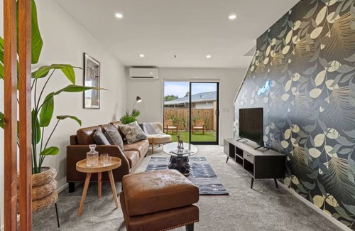 Henderson House | Comfortable Family Home
