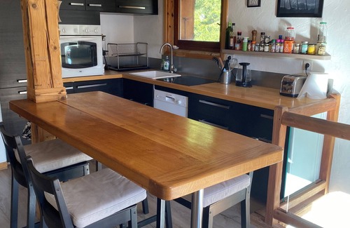 Les Praz-de-Chamonix Ski Chalet | Comfortable, quiet chalet just a stone's throw from the gentle madness of Chamonix.
