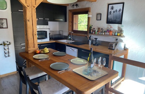 Les Praz-de-Chamonix Ski Chalet | Comfortable, quiet chalet just a stone's throw from the gentle madness of Chamonix.