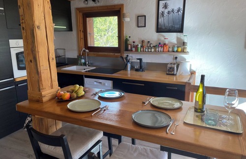 Les Praz-de-Chamonix Ski Chalet | Comfortable, quiet chalet just a stone's throw from the gentle madness of Chamonix.
