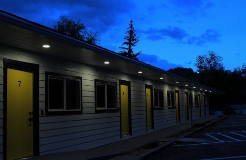 Spearfish House | Comfortable Fully Renovated Hotel Room at the Queen City Inn