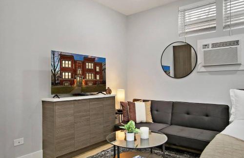 Lakewood-Balmoral Apartment | Comfortable & Furnished Studio Apt with Wi-Fi - Magnolia CH