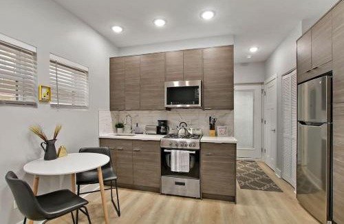 Lakewood-Balmoral Apartment | Comfortable & Furnished Studio Apt with Wi-Fi - Magnolia CH